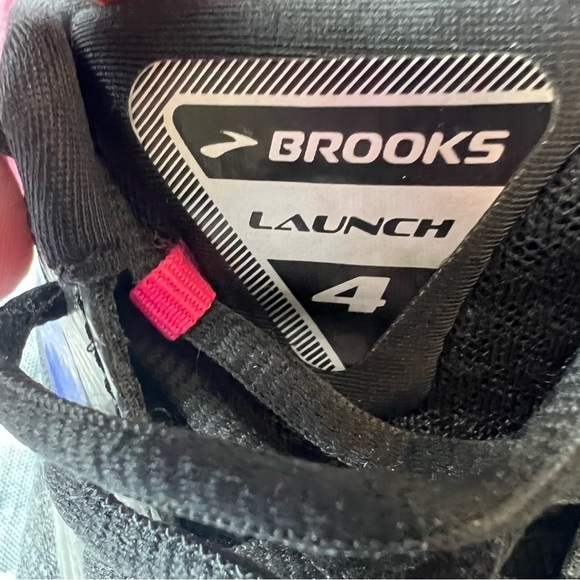 Brooks launch 4 DNA size 6 1/2. Black, blue& pink - Picture 7 of 9